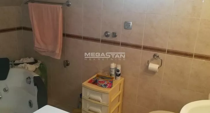Petoiposoban stan | 4zida