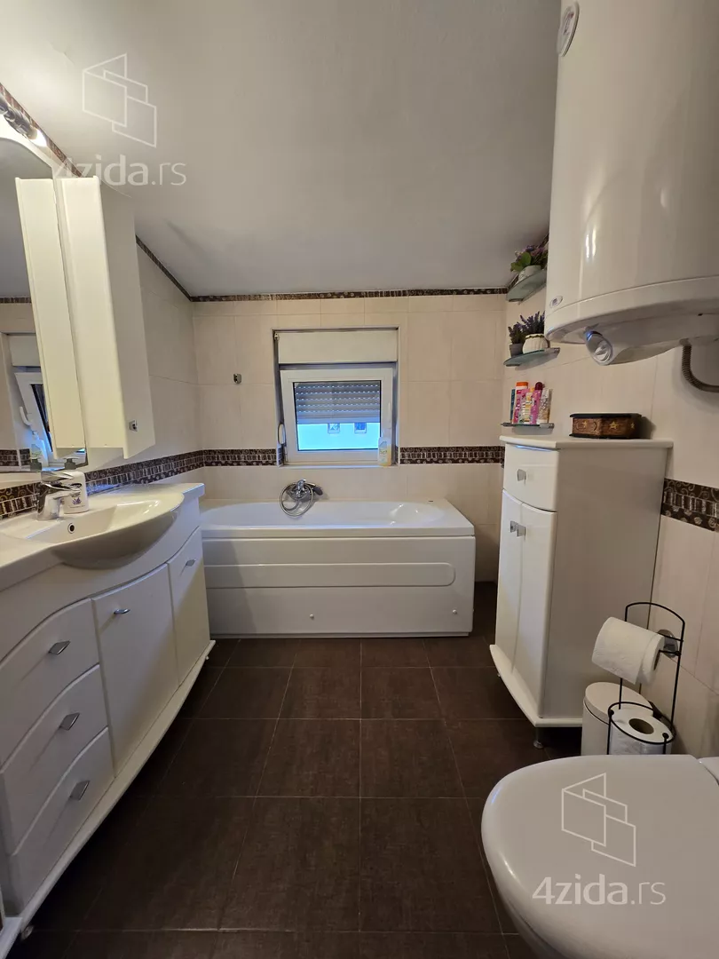 Šestosoban stan | 4zida