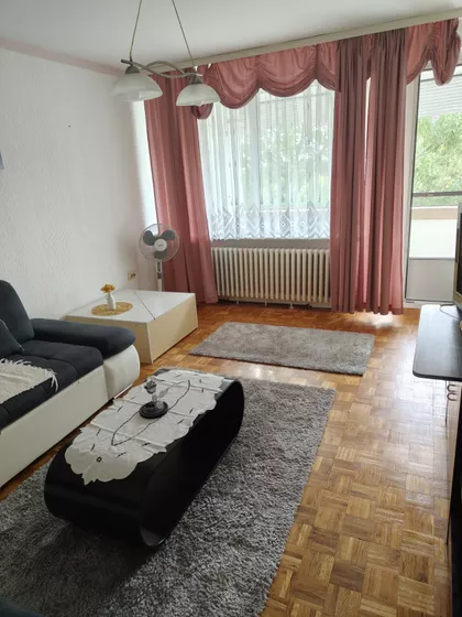 Junaka Milana Tepića 9 | 4zida.rs