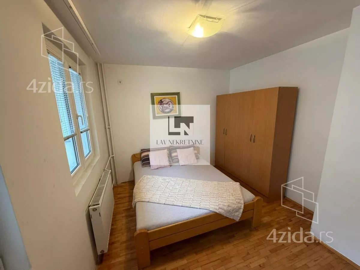 Šestosoban stan | 4zida