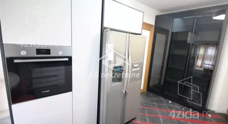 Četvoroiposoban stan | 4zida