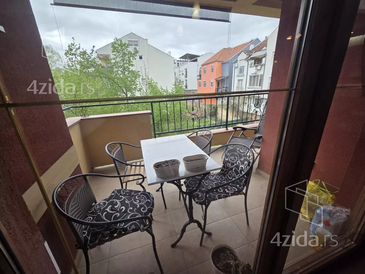 Petosoban stan | 4zida