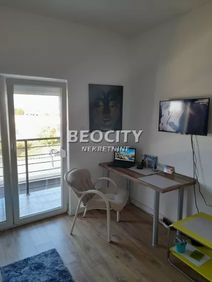 Vase Ostojića | 4zida.rs