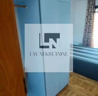 Šestosoban stan | 4zida