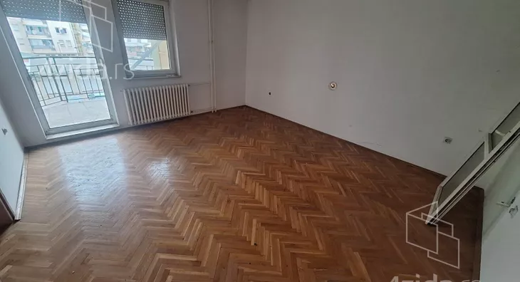 Četvoroiposoban stan | 4zida