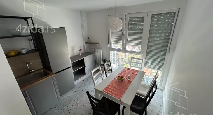 Četvoroiposoban stan | 4zida