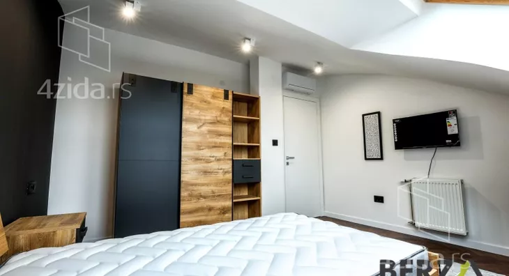 Petosoban stan | 4zida