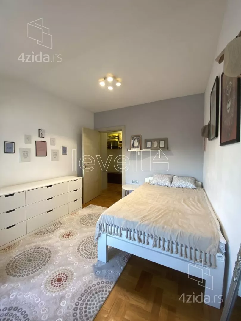 Šestosoban stan | 4zida