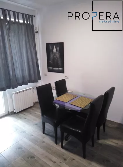 Učitelj Tasina | 4zida.rs