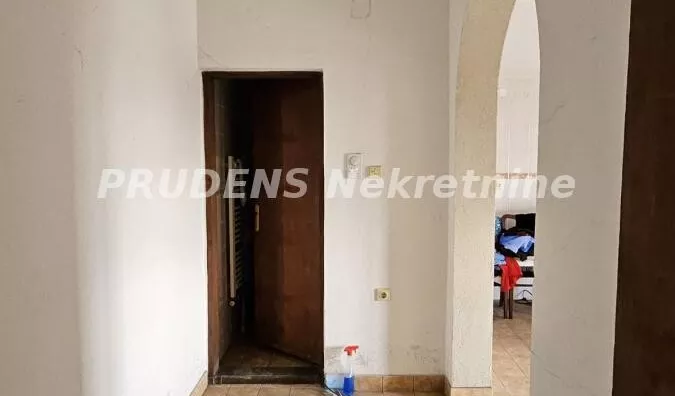 Poslovna zgrada | 4zida