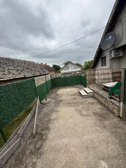 Novi Karlovci | 4zida.rs