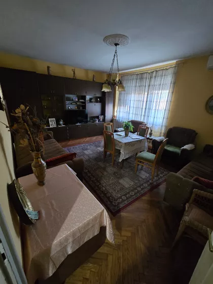 Trg Narodnog Fronta | 4zida.rs