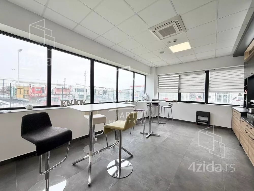 Poslovna zgrada | 4zida
