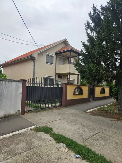 Surčin (mesto) | 4zida.rs