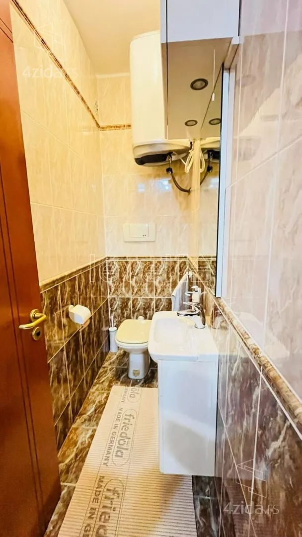 Petosoban stan | 4zida