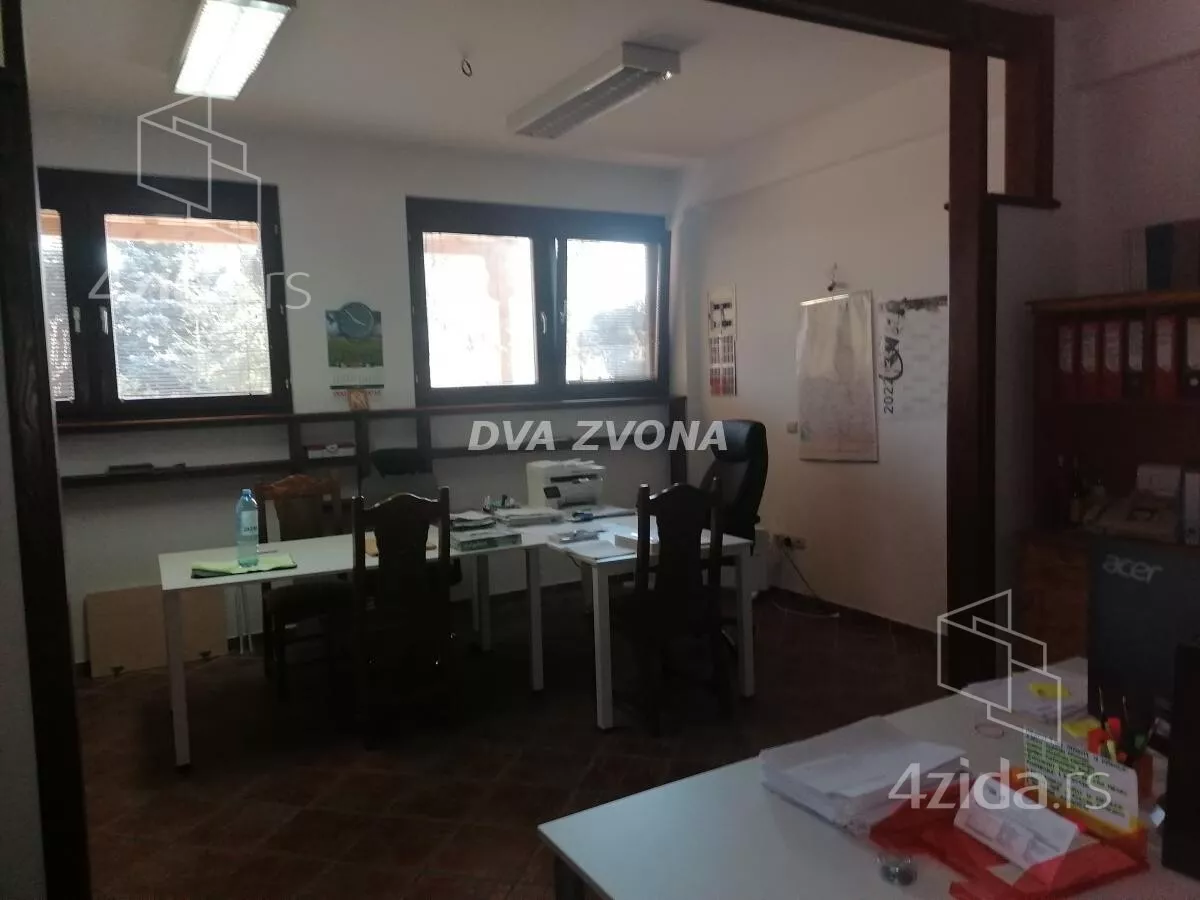 Poslovna zgrada | 4zida