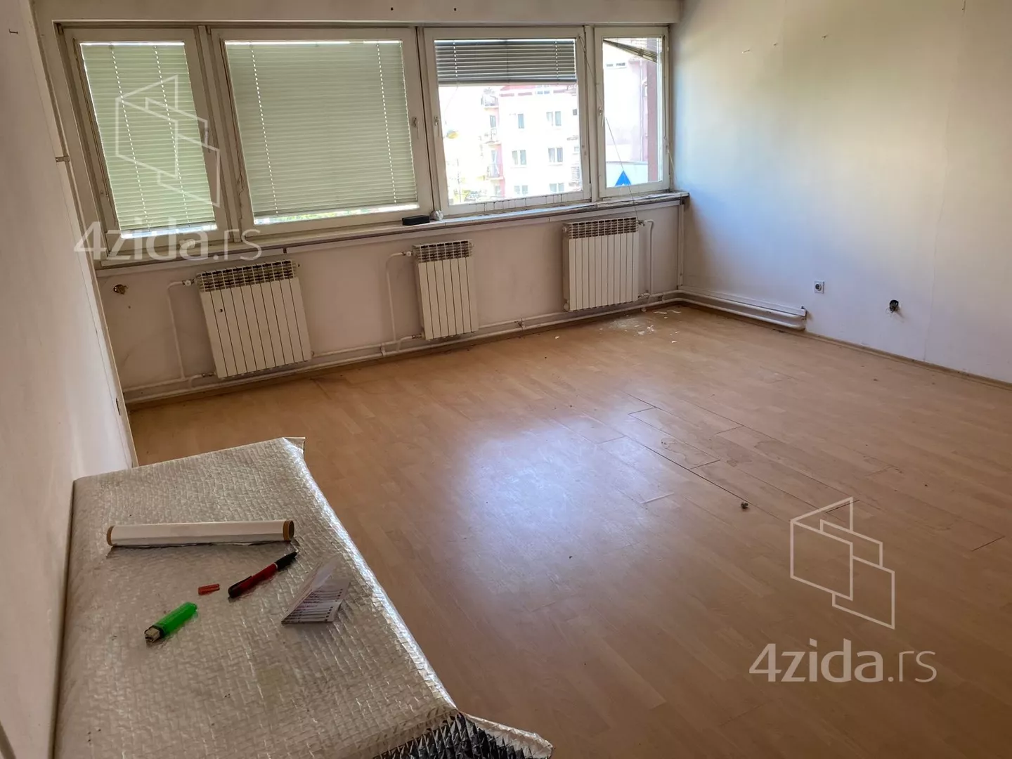 Poslovna zgrada | 4zida