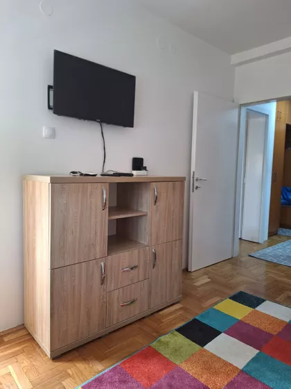 Feješ Klare | 4zida.rs