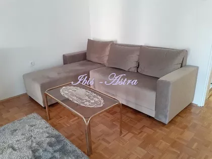 Marine Veličković | 4zida.rs