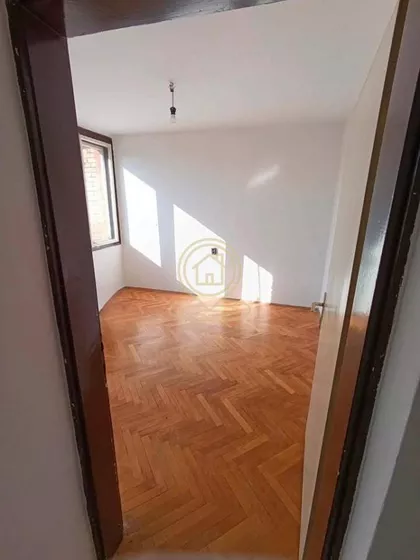 Vojna Bolnica | 4zida.rs