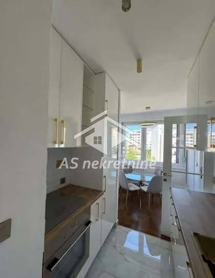 Crveni Krst Vračar | 4zida.rs