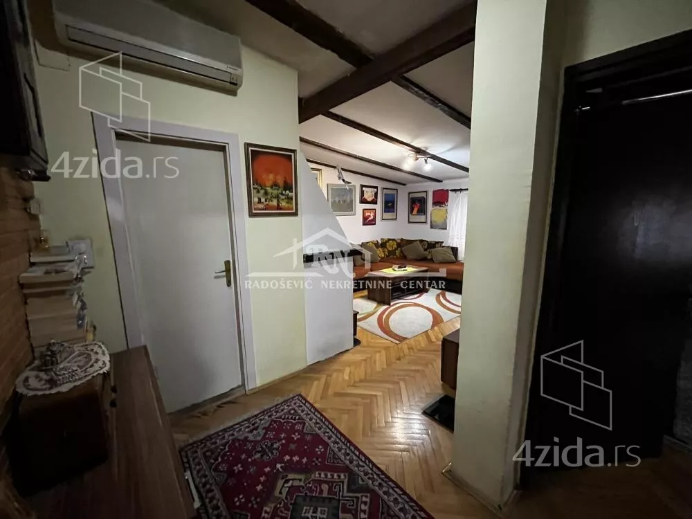 Šestosoban stan | 4zida