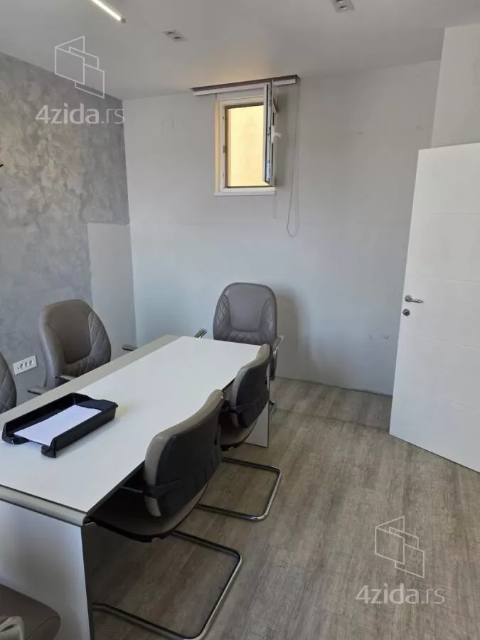 Šestosoban stan | 4zida