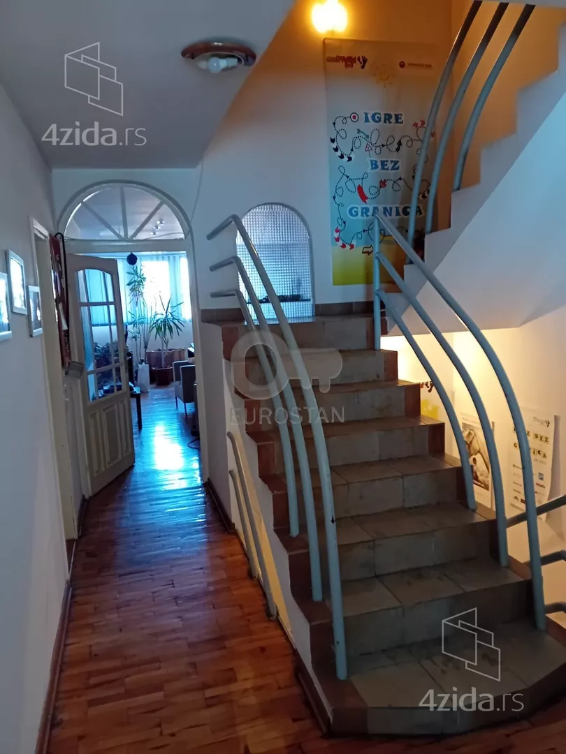 5-etažna kuća | 4zida