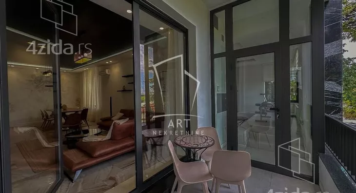 Petosoban stan | 4zida