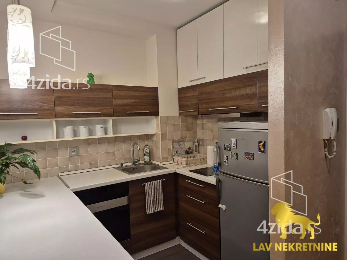 Jednoiposoban stan | 4zida