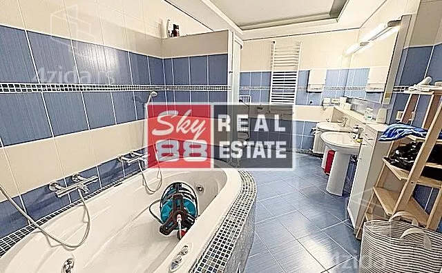 Šestoiposoban stan | 4zida