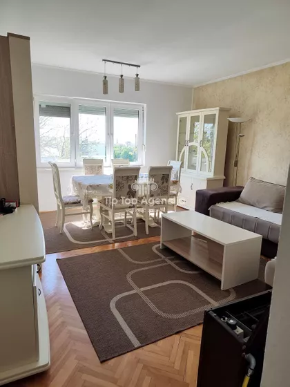 Sunčani trg | 4zida.rs