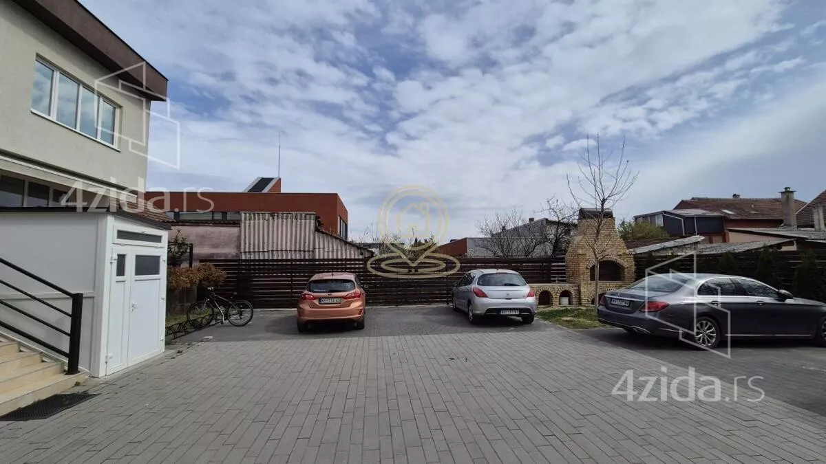 Poslovna zgrada | 4zida