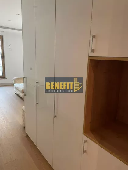 Crveni Krst Vračar | 4zida.rs