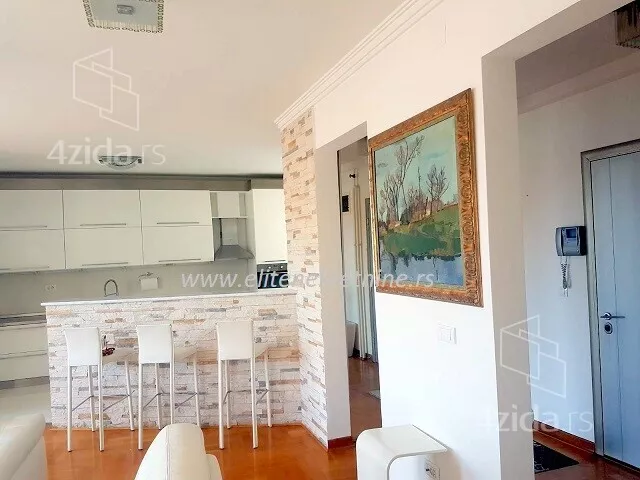 Petosoban stan | 4zida