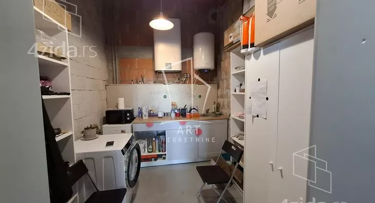 Lokal | 4zida