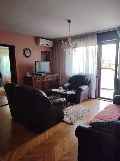 Karađorđeva | 4zida.rs