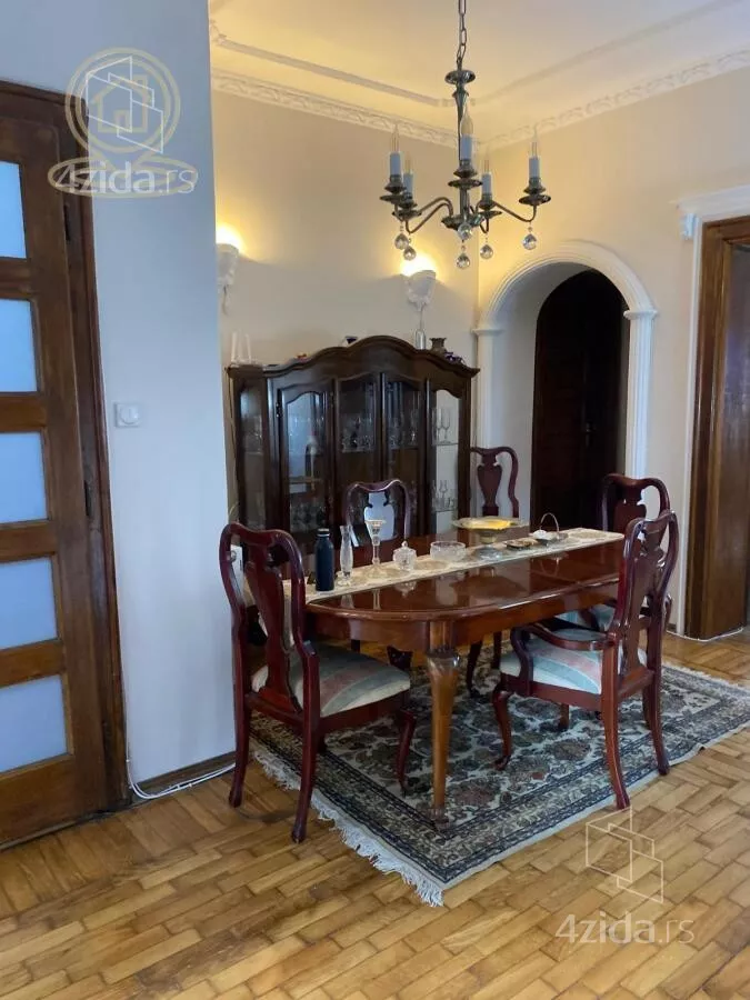 Četvoroiposoban stan | 4zida