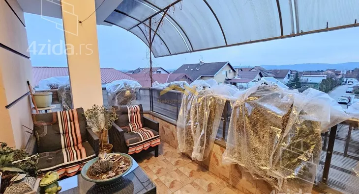 Troiposoban stan | 4zida