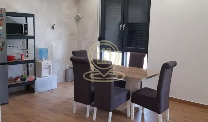 Poslovna zgrada | 4zida