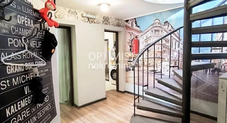 Šestoiposoban stan | 4zida