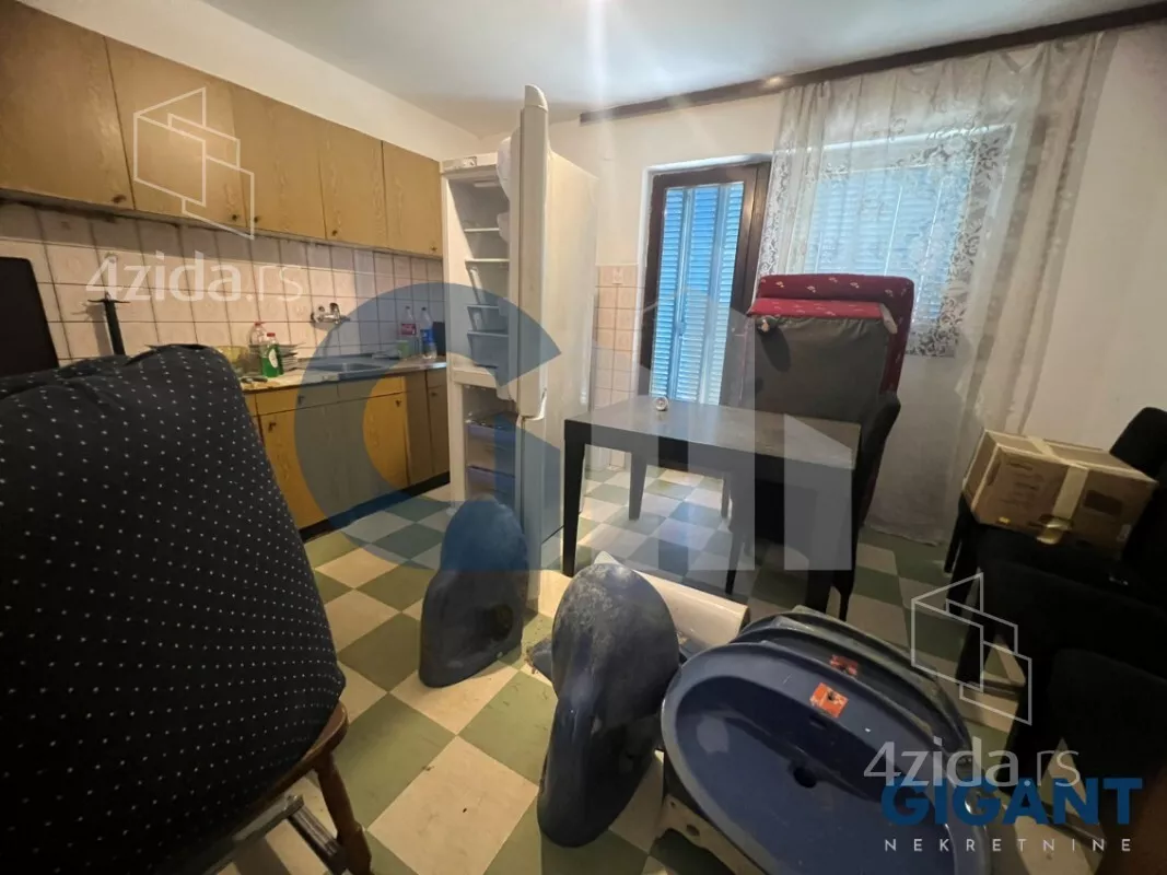 Šestosoban stan | 4zida