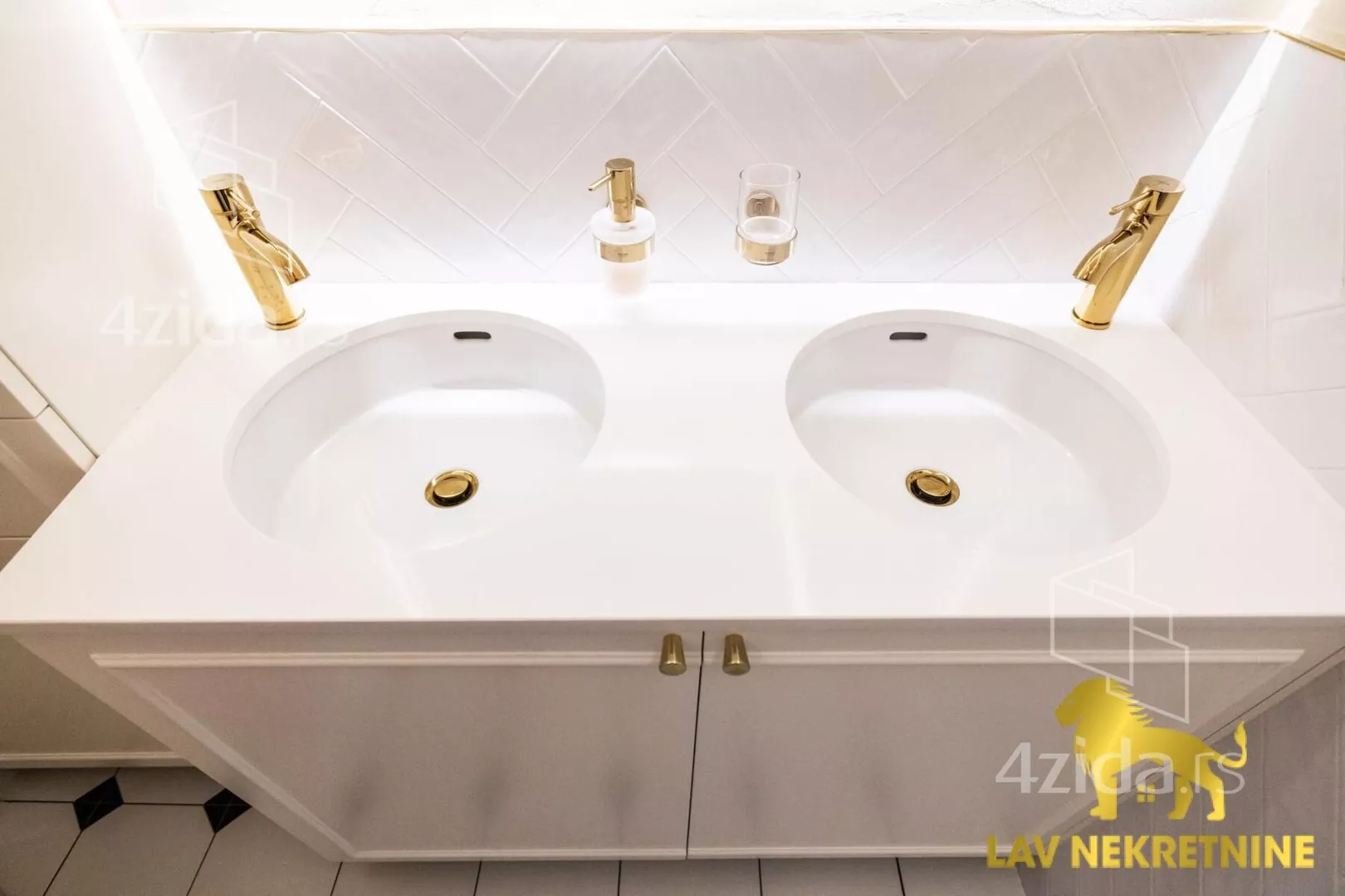 Petosoban stan | 4zida