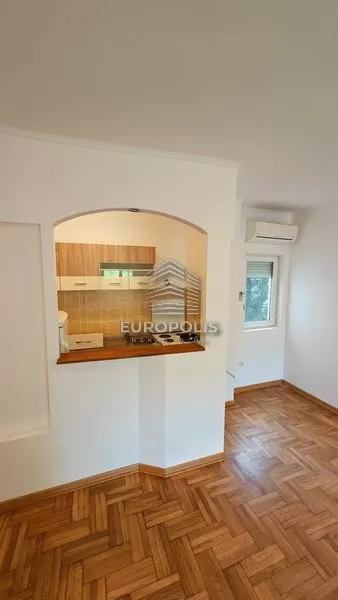Mihajla Bandura | 4zida.rs