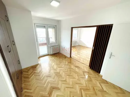 Ekonomski/Pravni Fakultet | 4zida.rs