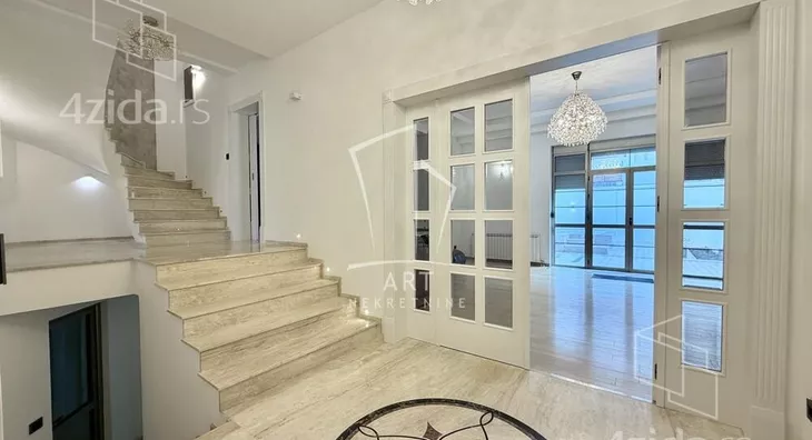 5-etažna kuća | 4zida