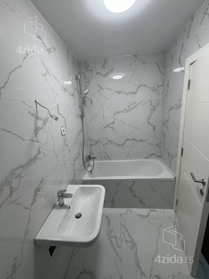 Šestosoban stan | 4zida