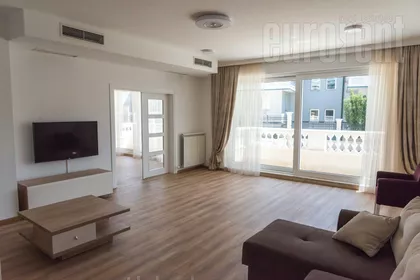 DEDINJE BELI DVOR | 4zida.rs