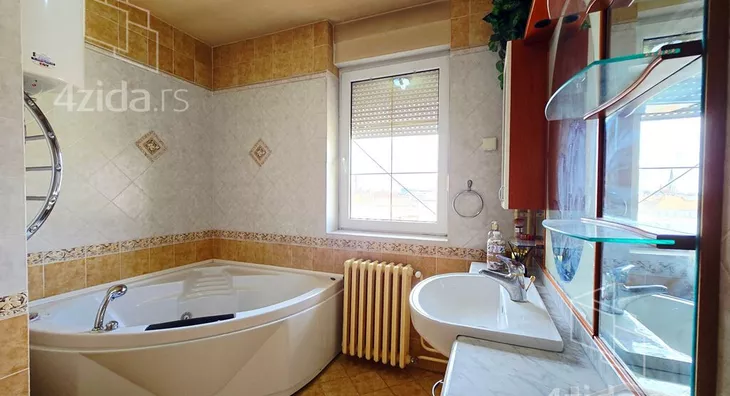 Petosoban stan | 4zida