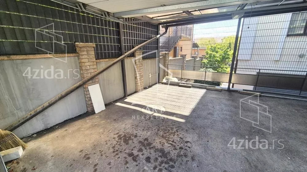 Četvoroiposoban stan | 4zida